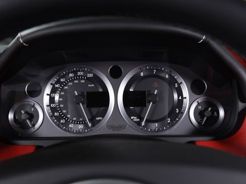 Used 2013 Aston Martin V8 Vantage Coupe image 30