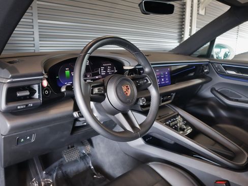 Used 2024 Porsche Macan 4 Electric AWD/4WD image 4