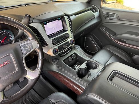 Used 2020 GMC Yukon XL SLT w/ Open Road Package AWD/4WD image 19