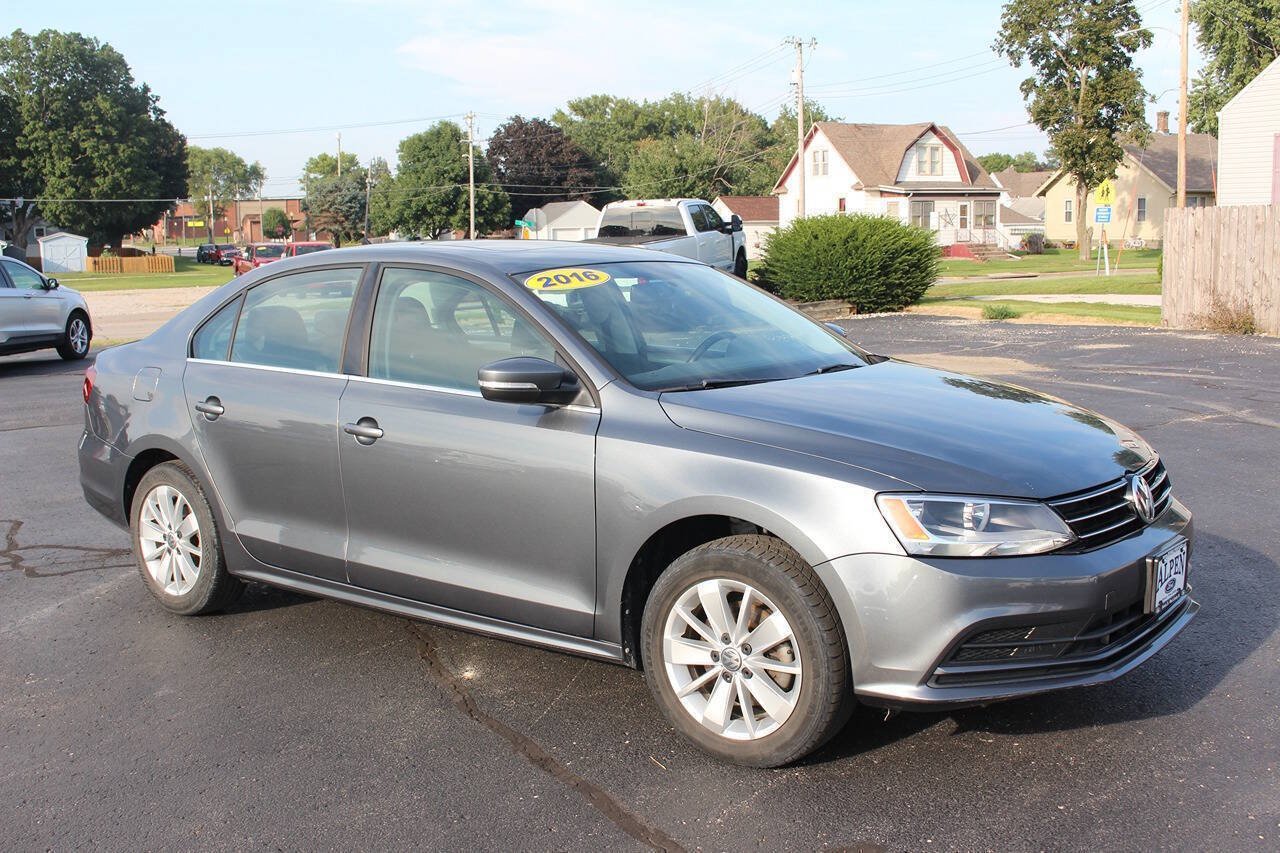 Used 2016 Volkswagen Jetta SE FWD image 1