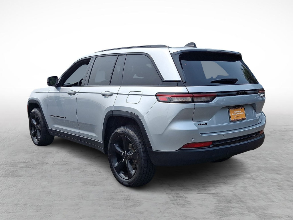 Used 2023 Jeep Grand Cherokee Altitude AWD/4WD image 3