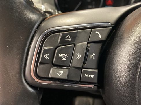 Used 2017 Jaguar F-PACE Premium image 20