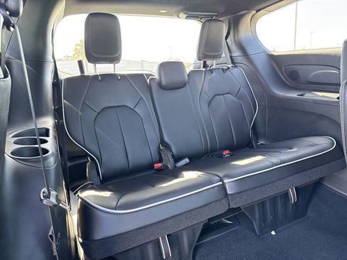 New 2026 Chrysler Pacifica Limited image 32