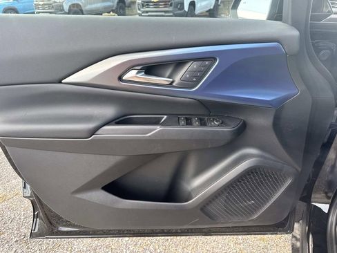 New 2025 Chevrolet Equinox EV LT w/ Convenience Package II image 17