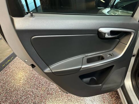 Used 2016 Volvo XC60 T6 w/ Proximity Package image 20