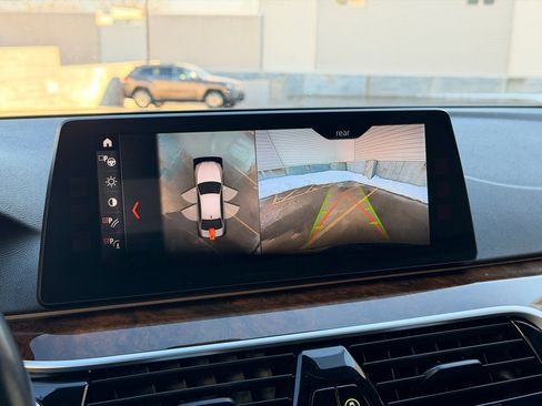 Used 2017 BMW 530i xDrive w/ Premium Package image 14