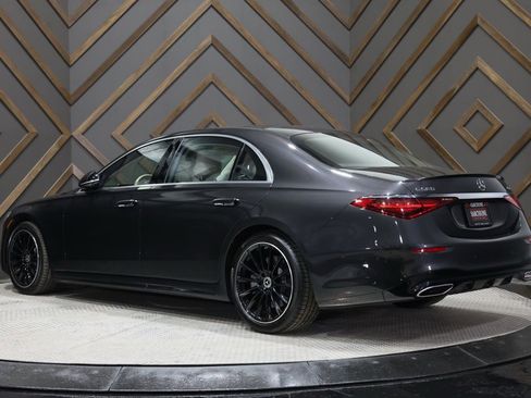 Used 2022 Mercedes-Benz S 580 4MATIC Sedan image 2