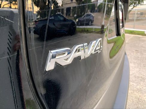 Used 2021 Toyota RAV4 XLE Premium FWD image 30