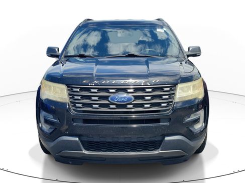 Used 2017 Ford Explorer XLT w/ Equipment Group 202A FWD image 2