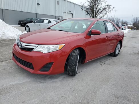 Used 2012 Toyota Camry LE image 2