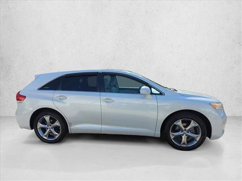 Used 2010 Toyota Venza FWD image 4