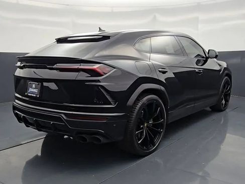 Used 2022 Lamborghini Urus AWD/4WD image 2