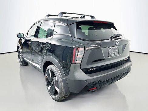 New 2026 Nissan Kicks SR w/ Cold Weather Package image 5