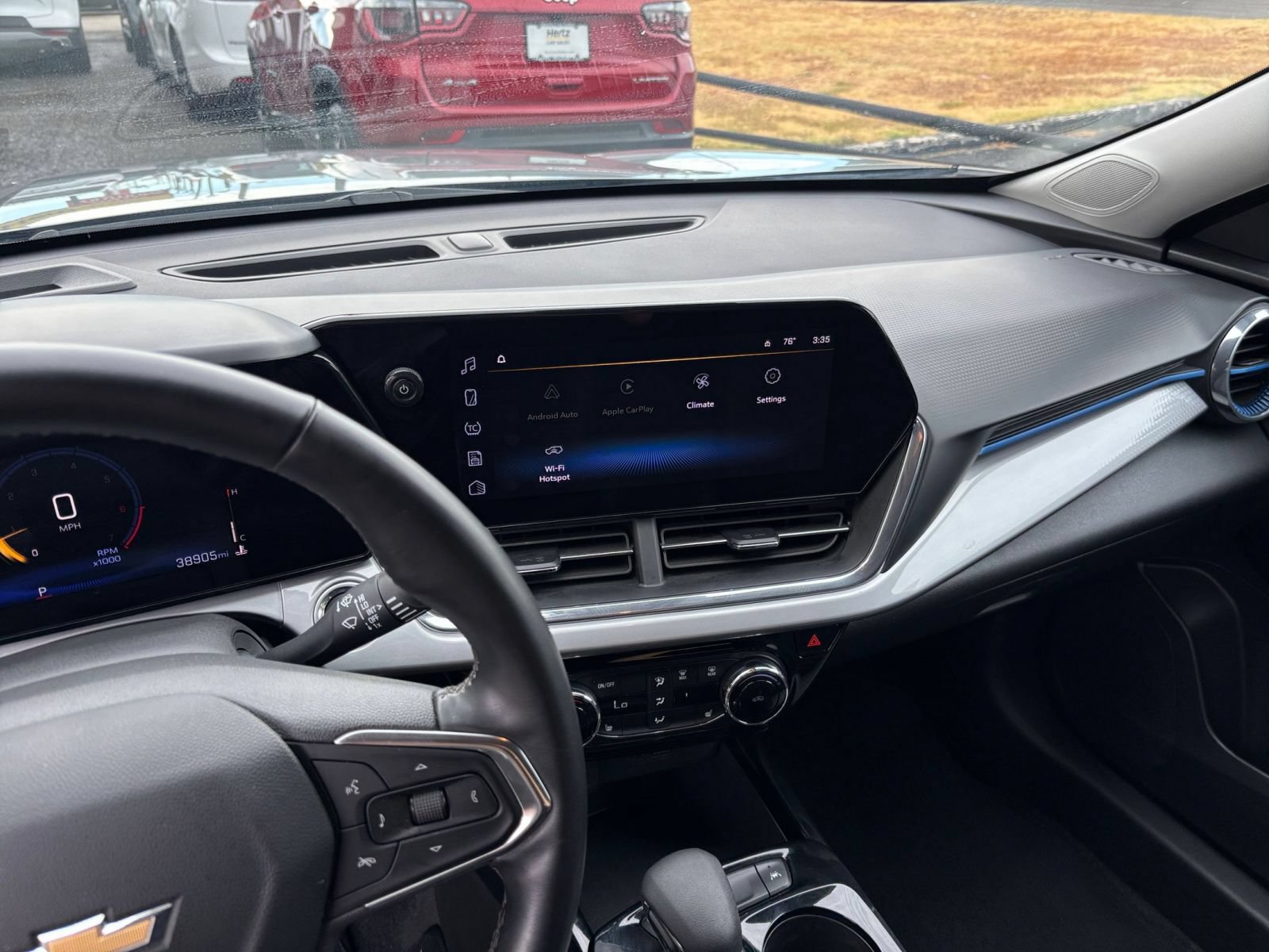 Used 2025 Chevrolet Trax LT w/ LT Convenience Package FWD image 16