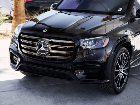 Used 2025 Mercedes-Benz GLS 580 4MATIC image 5