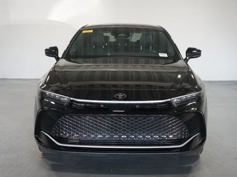 Used 2025 Toyota Crown Nightshade image 2