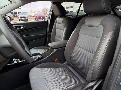 Used 2025 Chevrolet Trax LT image 20