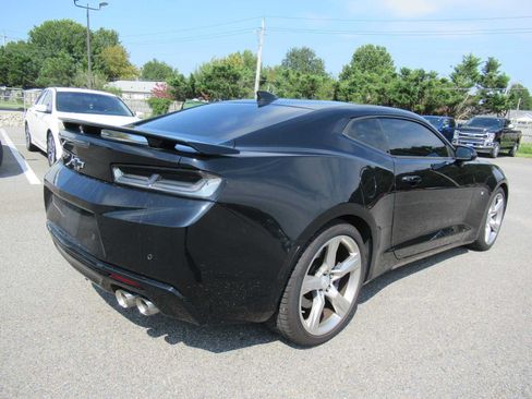 Used 2018 Chevrolet Camaro SS RWD image 5