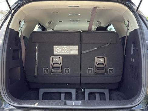 Used 2024 Kia Carnival LX FWD image 29
