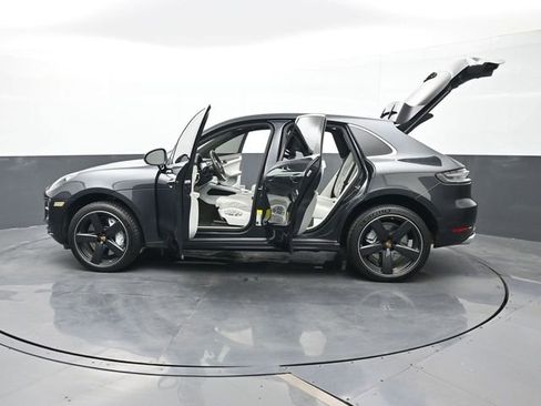 Certified 2021 Porsche Macan Turbo AWD/4WD image 29