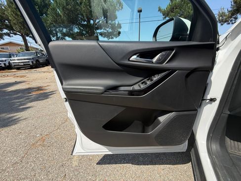 Used 2025 Chevrolet Equinox LT FWD image 18