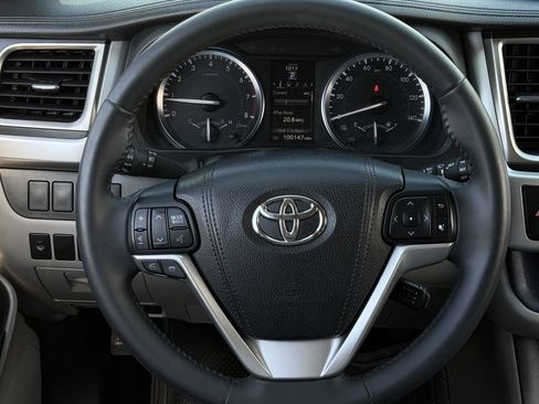Used 2016 Toyota Highlander XLE FWD image 13