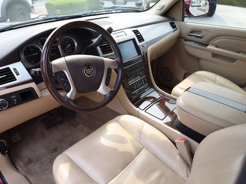 Used 2011 Cadillac Escalade ESV Premium AWD/4WD image 12