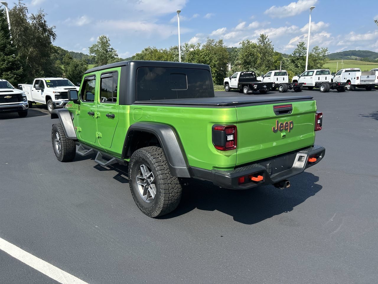 Used 2025 Jeep Gladiator Mojave w/ Convenience Group AWD/4WD image 5