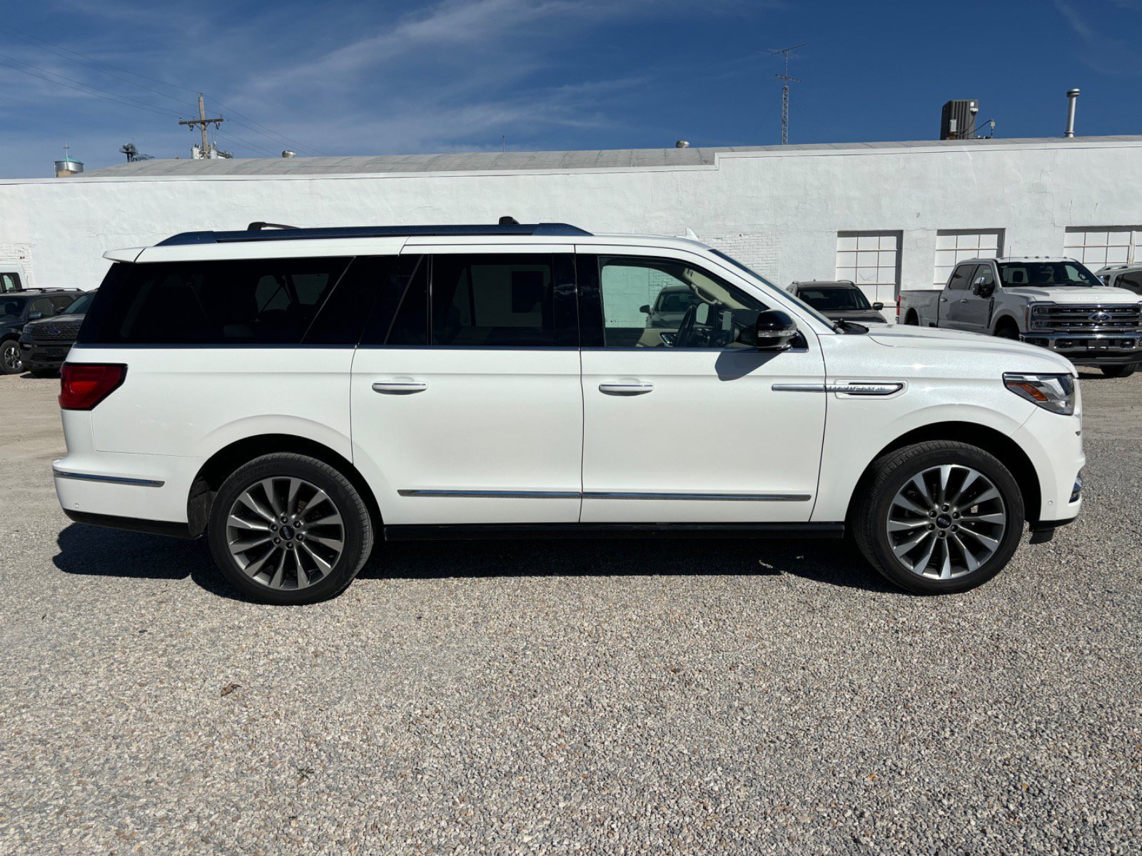 Used 2020 Lincoln Navigator L Reserve w/ Luxury Package AWD/4WD image 2