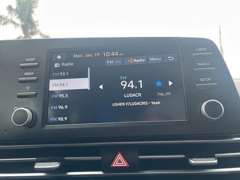 Certified 2025 Hyundai Elantra SE image 8