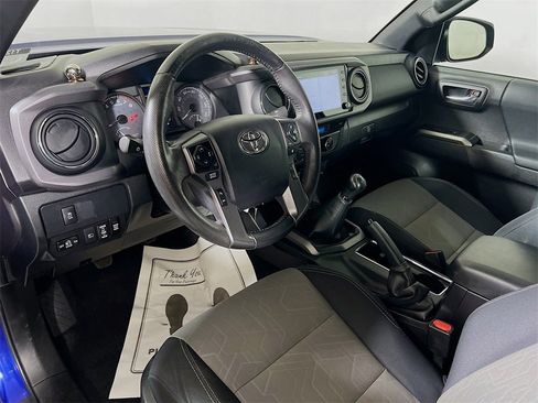 Certified 2022 Toyota Tacoma TRD Off-Road image 10