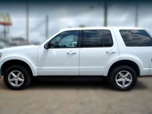 Used 2010 Ford Explorer XLT image 4