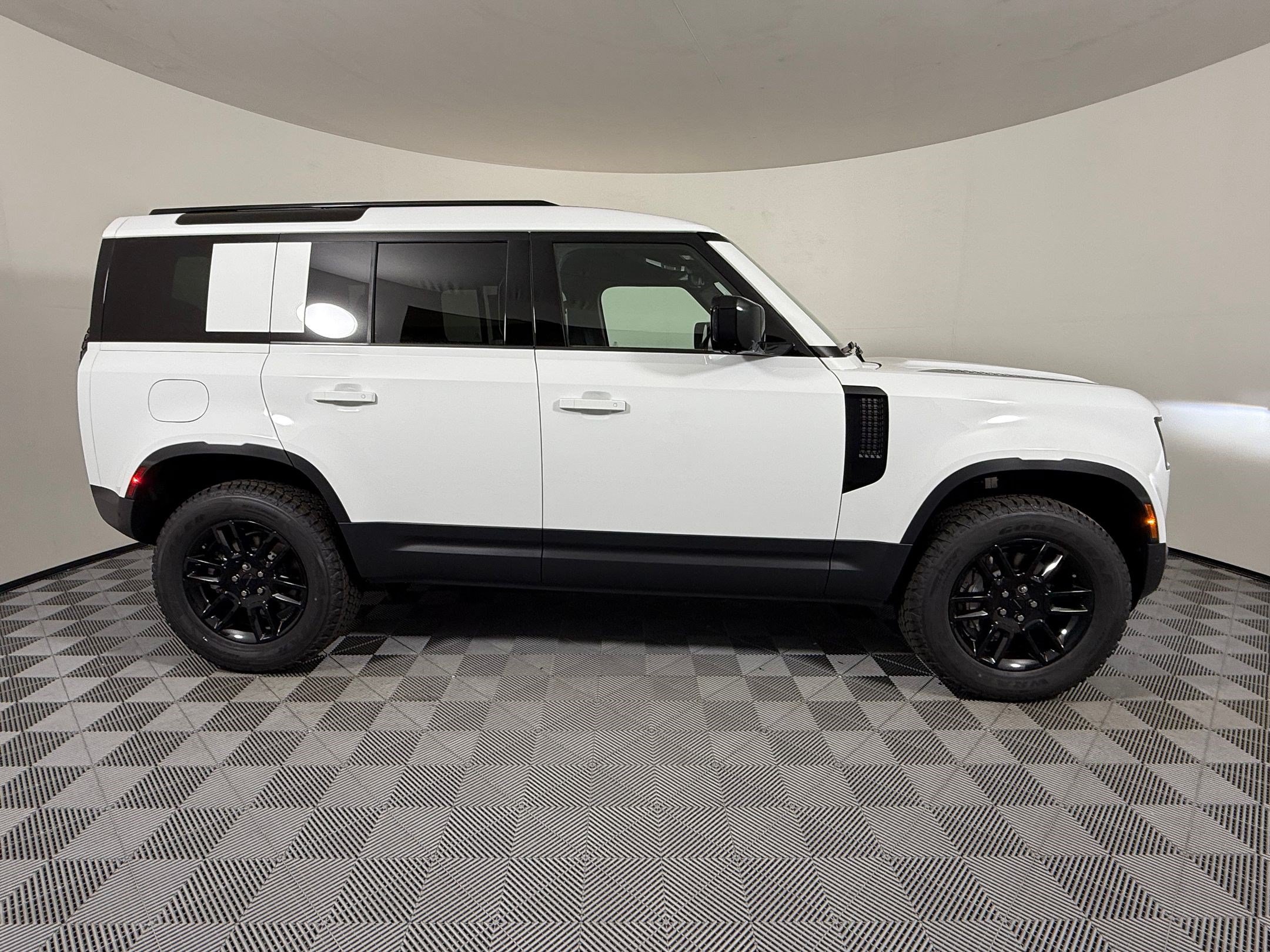 New 2026 Land Rover Defender 110 S AWD/4WD image 8