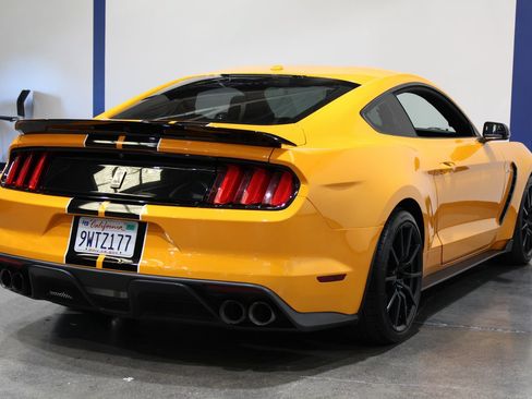 Used 2018 Ford Mustang Shelby GT350 w/ Convenience Package RWD image 19