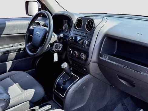 Used 2010 Jeep Patriot Sport FWD image 4