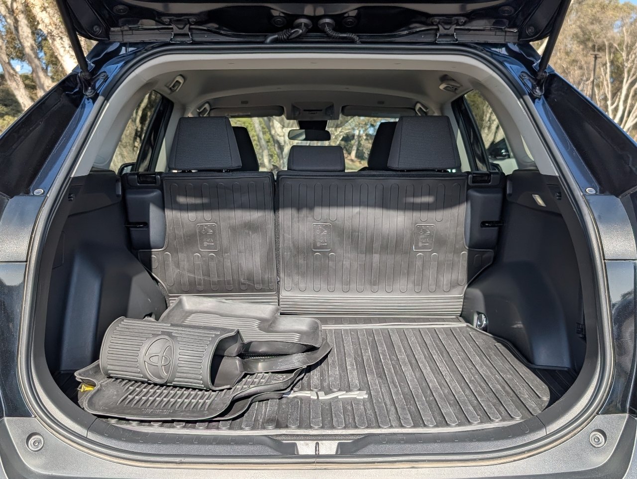 Used 2025 Toyota RAV4 LE FWD image 9