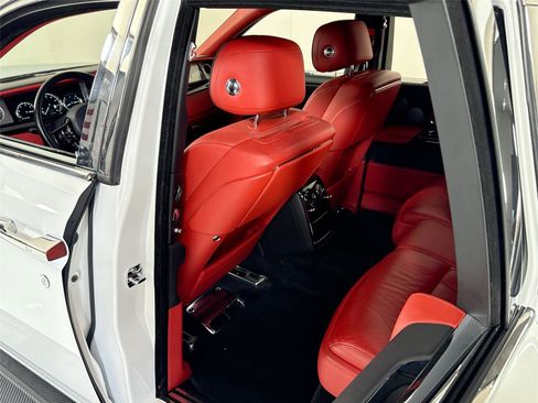 Used 2018 Rolls-Royce Phantom Sedan image 27