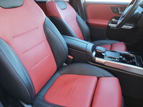 Certified 2022 Mercedes-Benz GLB 250 4MATIC image 13