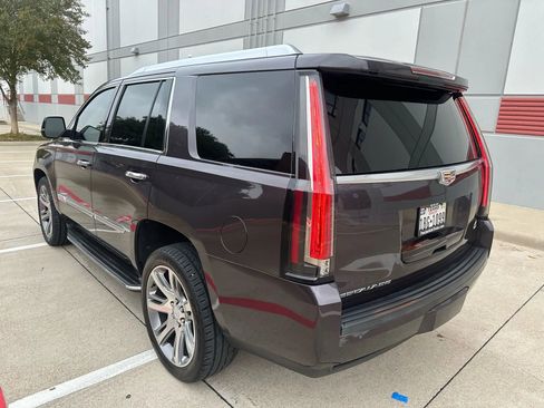 Used 2016 Cadillac Escalade Luxury image 12