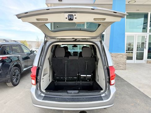 Used 2018 Dodge Grand Caravan SE w/ UConnect Hands-Free Group image 38