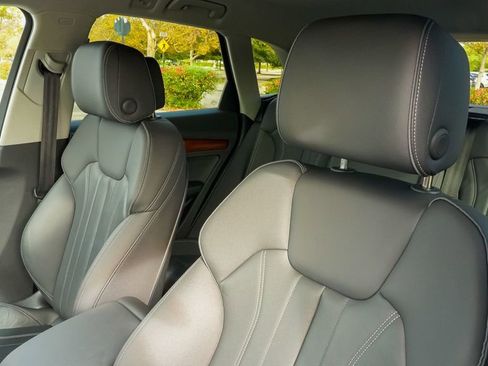 Used 2022 Audi Q5 e Premium w/ Convenience Package image 19