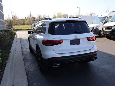 Used 2023 Mercedes-Benz GLB 250 4MATIC image 8