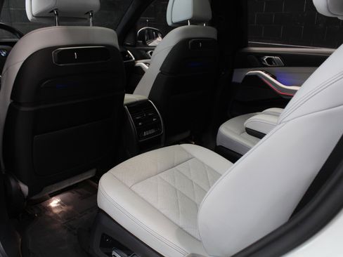 Used 2023 BMW X7 xDrive40i w/ Premium Package AWD/4WD image 42
