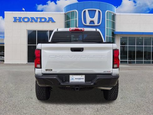 Used 2026 Chevrolet Colorado ZR2 w/ Technology Package AWD/4WD image 4