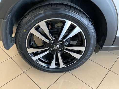 Used 2020 Nissan Kicks SV image 8