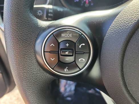 Used 2020 Kia Soul LX FWD image 18