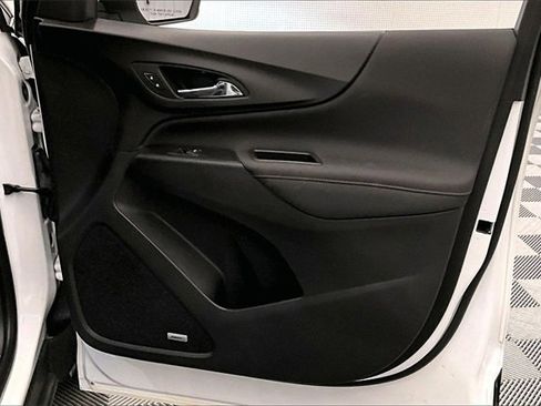 Used 2022 Chevrolet Equinox RS w/ RS Leather Package image 19