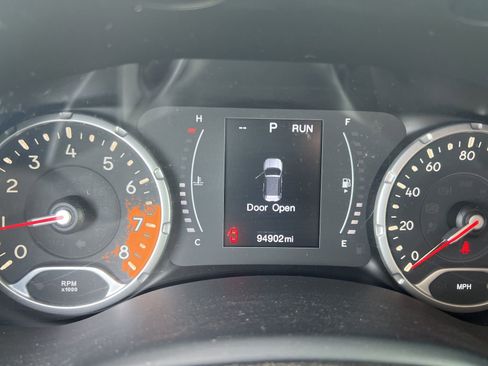 Used 2017 Jeep Renegade Latitude w/ Trailer Tow Group AWD/4WD image 7