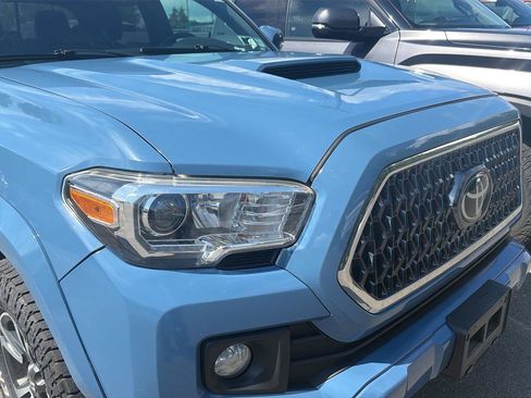 Used 2019 Toyota Tacoma TRD Sport AWD/4WD image 4