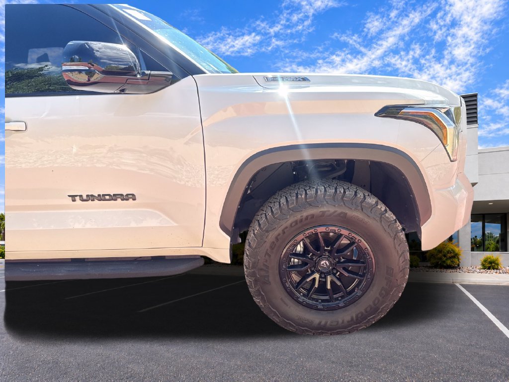 Used 2025 Toyota Tundra Limited AWD/4WD image 32